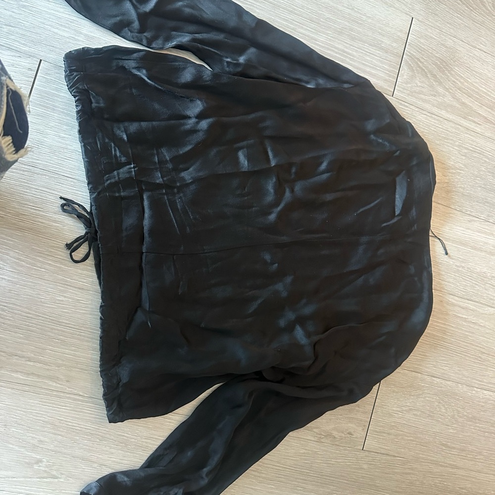 Elegant ZARA Black Women's Top - Picture 6 of 6